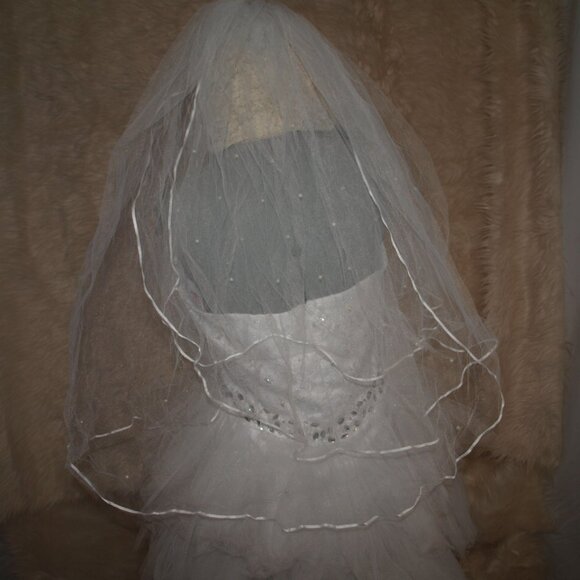 White Veil 2 Layer with Pearl Gems Ribbon Trim USED FOR PHOTO SHOOTS - Picture 7 of 9